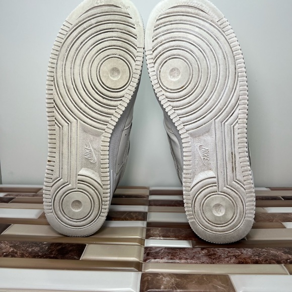 Nike Air Force 1 - Picture 13 of 16